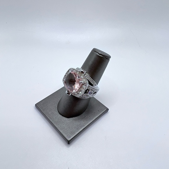 Beautiful Pink Stone Ring - Picture 2 of 4